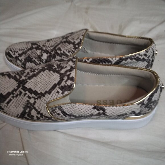Guess Faux Snakeskin Slip-On Sneakers WOMENS Shoe Gold Trim Tan Brown GUC 8.5M - Picture 12 of 15